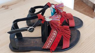 Sandalias Koala Bay flecos rojas