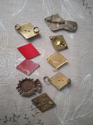 9 INSIGNIAS MILITARARES CON DEFECTOS