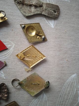 9 INSIGNIAS MILITARARES CON DEFECTOS