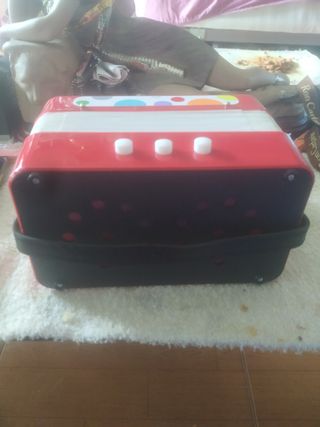 Acordeon nuevo usado dos veces