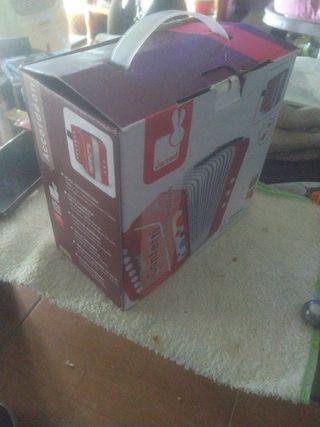 Acordeon nuevo usado dos veces