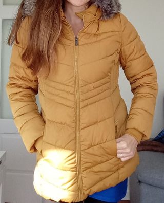 Plumas color mostaza con pelo muy calentito