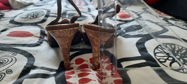 2 par de zapatos de tacón