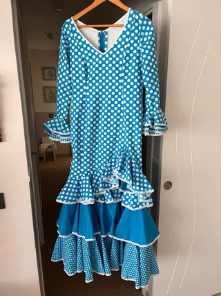 Vestido flamenca talla 42 tiene para sacar azul
