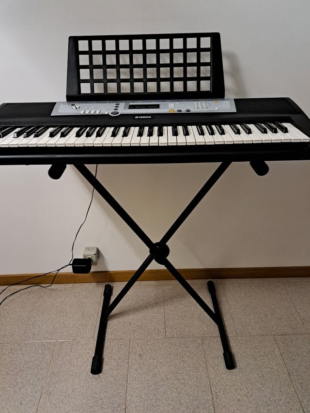 Tastiera Yamaha YPT-200 + cavalletto