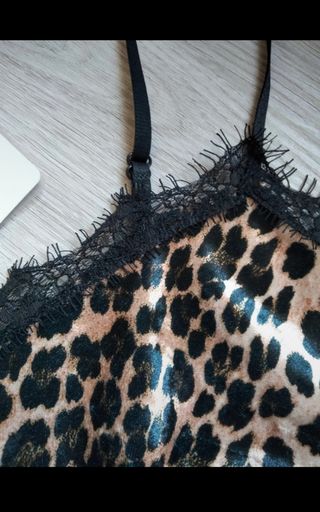 Top lencero animal print, encaje y terciopelo 