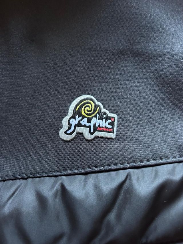 Chaqueta de mujer Graphic Surfwear con etiquetas