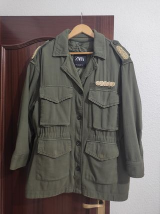 Cazadora estilo militar 