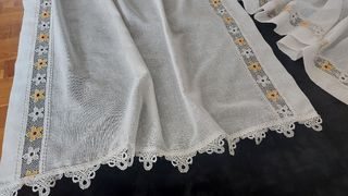 Cortina de guipur con volante a conjunto