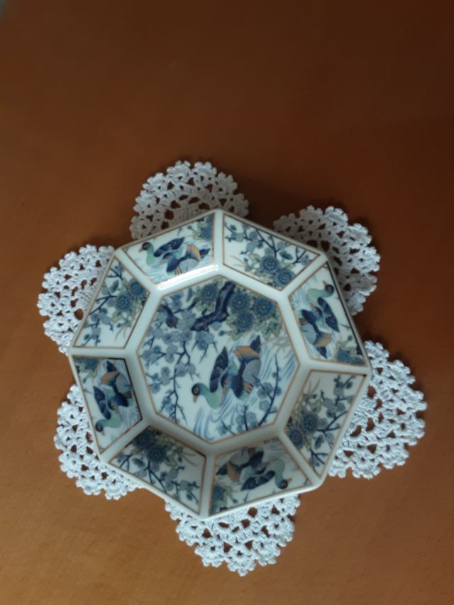 Piatto in porcellana blu e oro