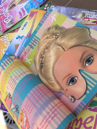 Conjunto revistas Barbie antiguas y accesorios