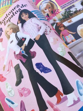 Conjunto revistas Barbie antiguas y accesorios