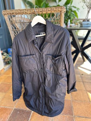 Parka fina negra Zara 