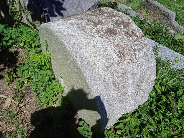 Rueda de molino de piedra