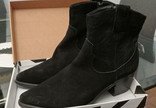 Botines de piel.