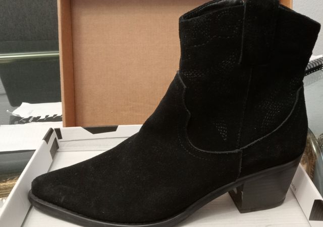 Botines de piel.