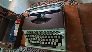Maquina de escribir Royal Litton 202 vintage (OB06