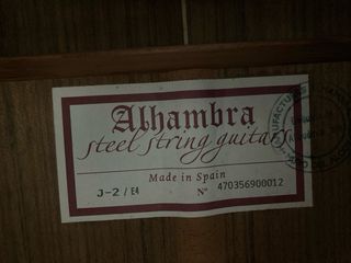 Guitarra acústica Alhambra J2 con previo activo
