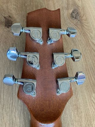 Guitarra acústica Alhambra J2 con previo activo