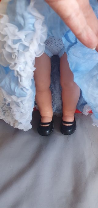 Muñeca violeta de famosa