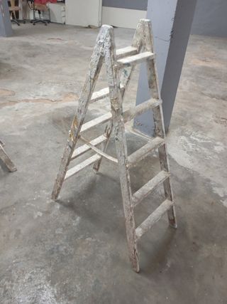 Escalera madera pintor