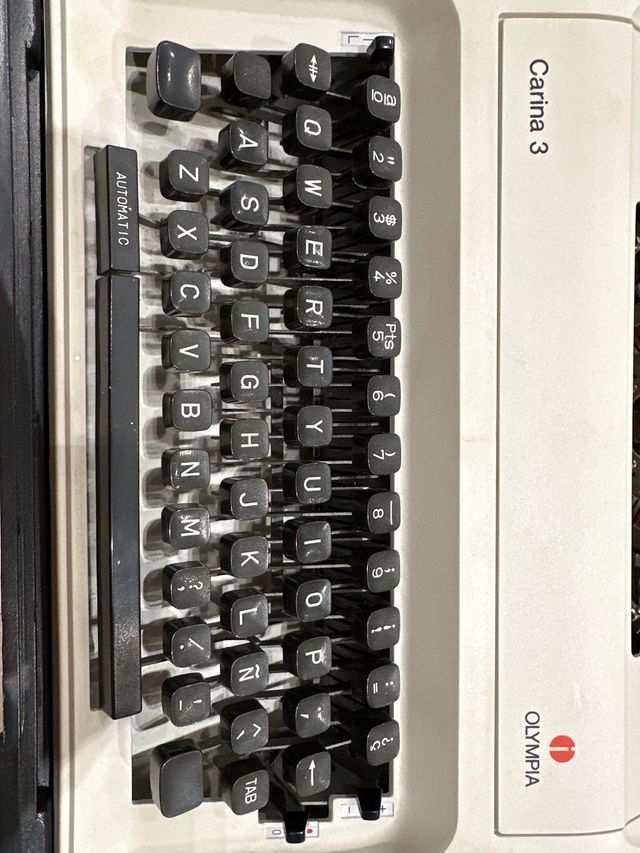 Maquina de escribir Olympia Carina 3