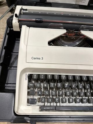 Maquina de escribir Olympia Carina 3