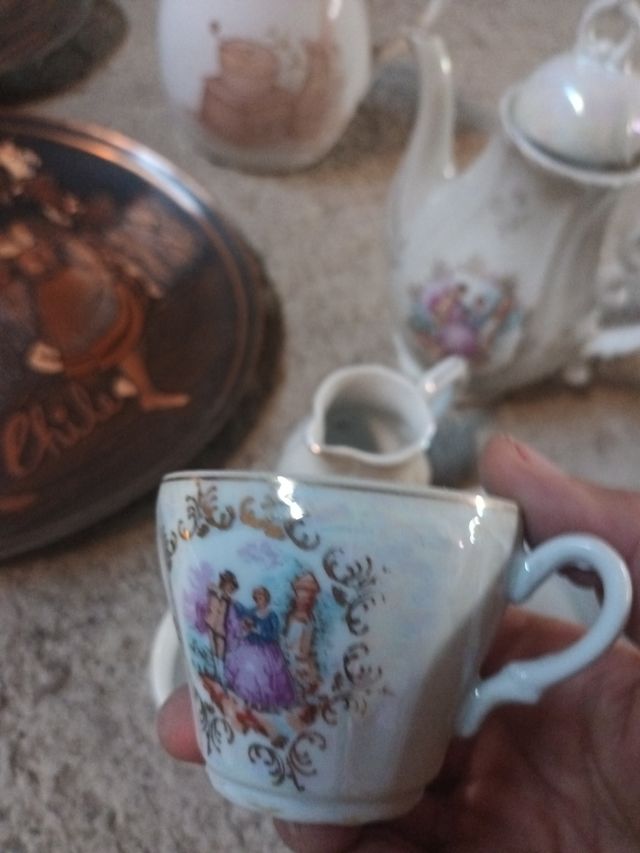 Antigüedades  lote 1 , juego café con música 