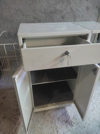 Mueble industrial con ruedas