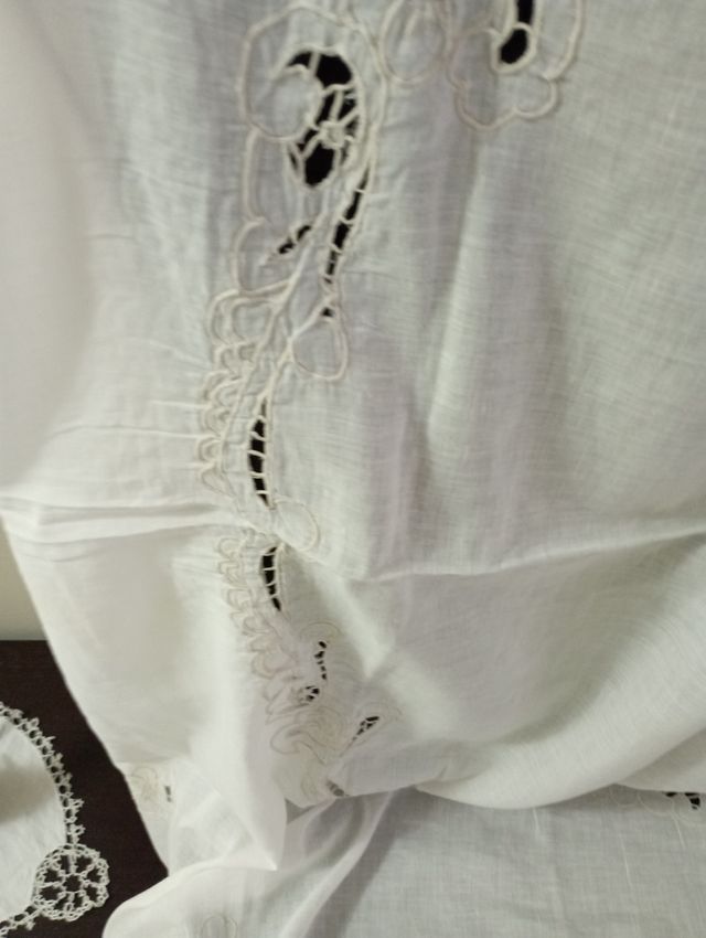 tovaglia ovale di purissimo Lino