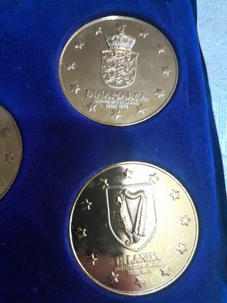Monedas conmemorativas chapadas en oro