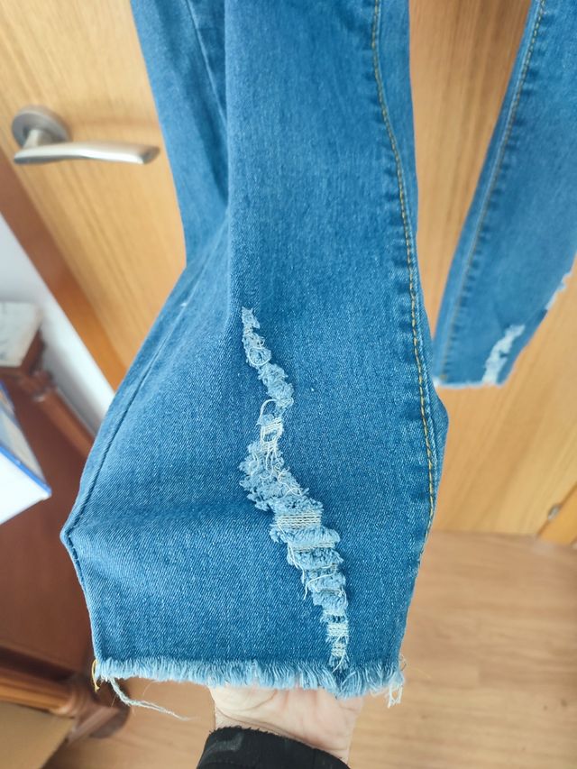  Vaqueros pitillos rotos 