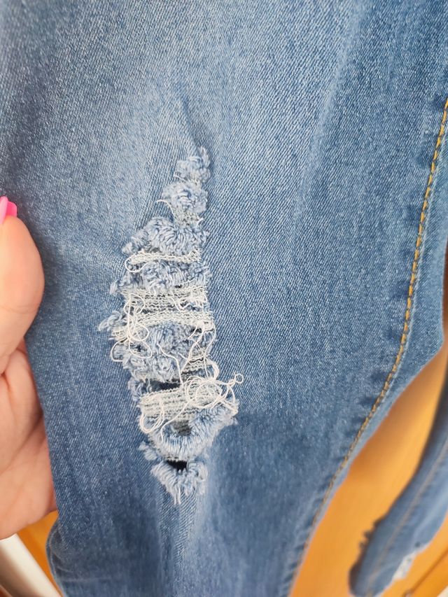  Vaqueros pitillos rotos 