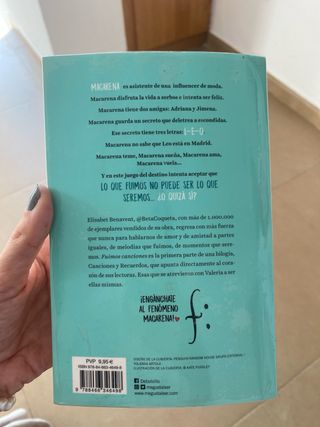 Libro “Fuimos canciones” de Elisabet Benavent