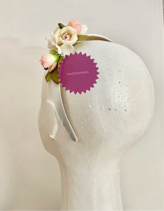 Diadema de flores comunión boda evento(DISPONIBLE)
