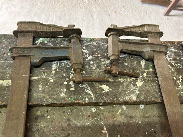 GATOS O SARGENTOS CARPINTERÍA