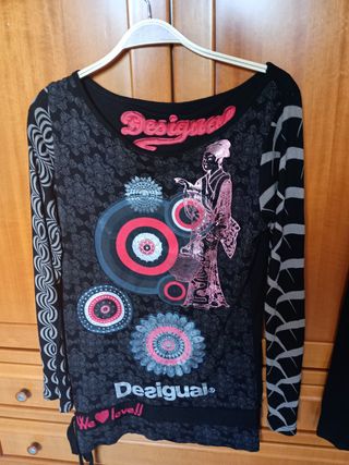 Lote dos camisetas Desigual 