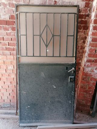 Puerta hierro