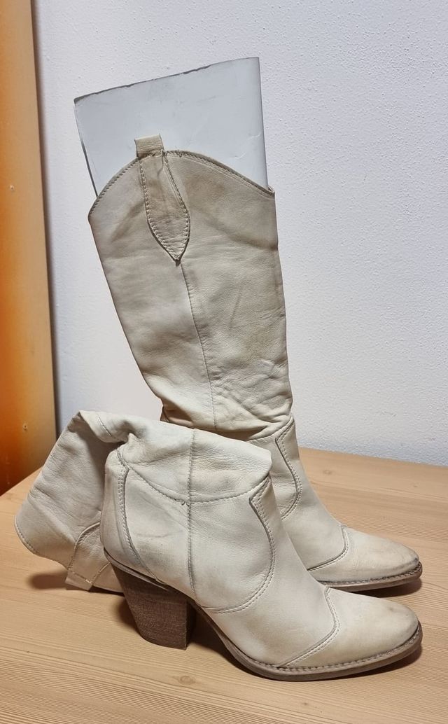 Stivale donna in pelle morbida di colore beige