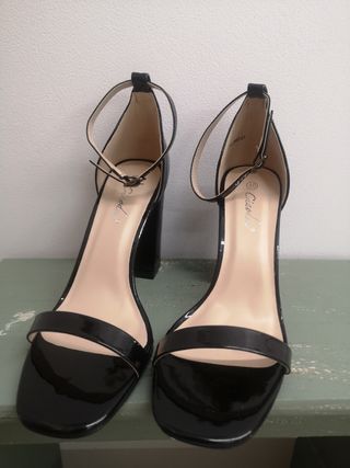 Sandalias fiesta de charol