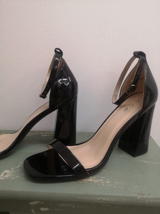 Sandalias fiesta de charol