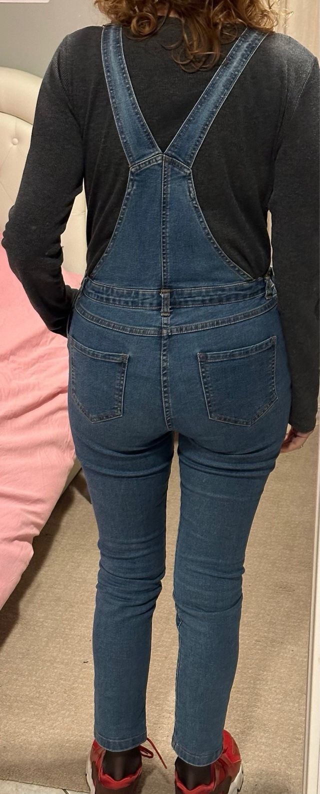 salopette di jeans  con ricami