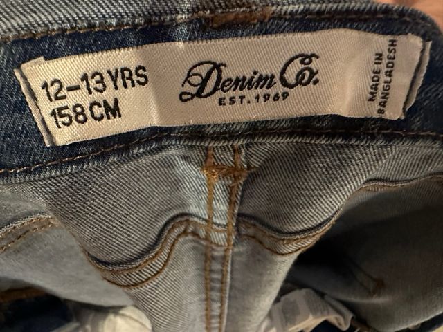 salopette di jeans  con ricami