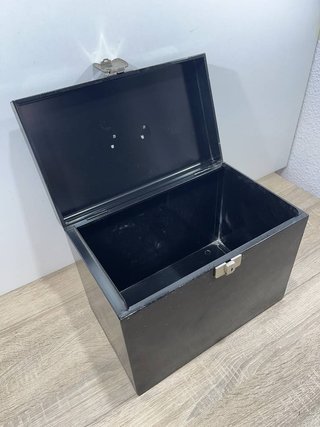 CAJA METÁLICA NEGRA
