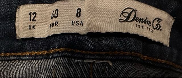 Jeans elasticizzati con strappi taglia 40.