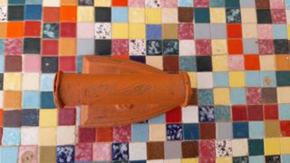 Plancha antigua con soporte