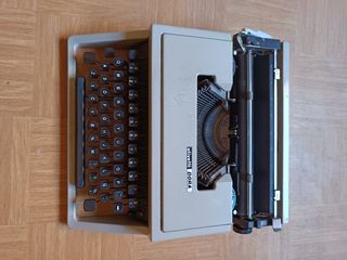 MAQUINA DE ESCRIBIR ANTIGUA