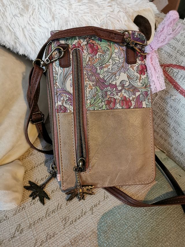 Cartera tipo bolso de temática floral
