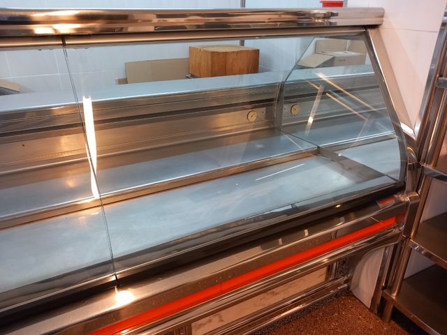 Cristales vitrina curvados