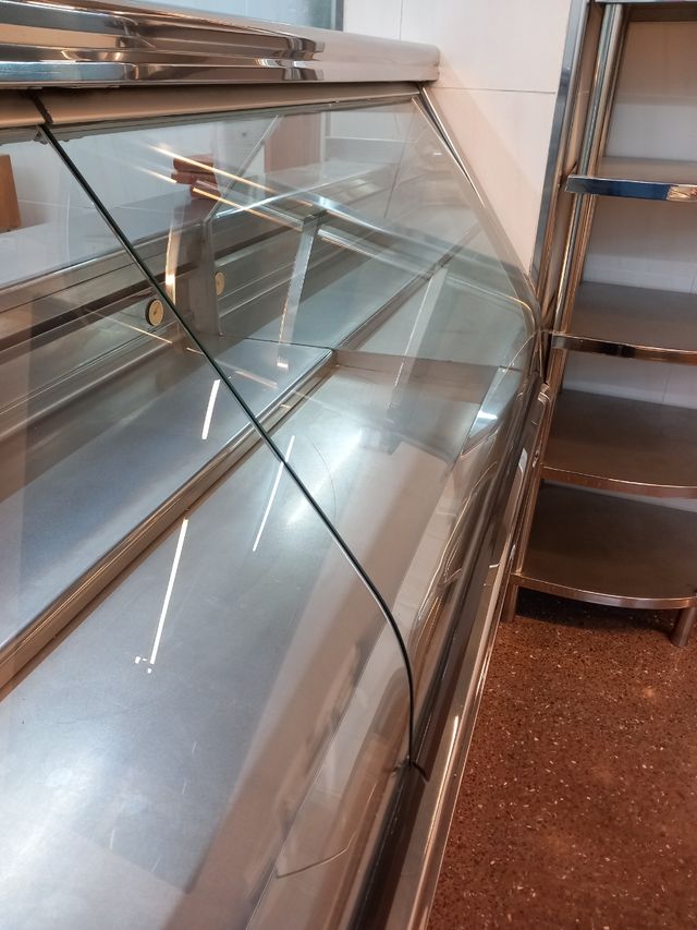 Cristales vitrina curvados